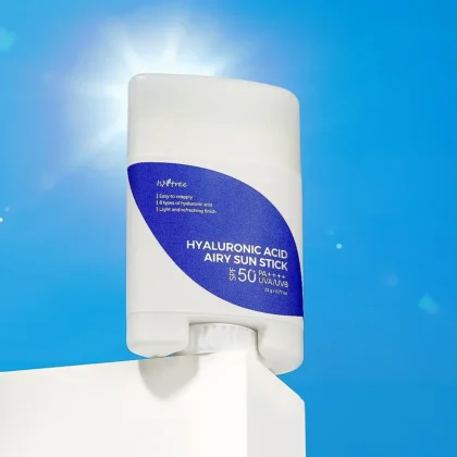 واقي شمس إيزنتري Isntree الهيالورونيك العضوي الستيك SPF50+ حجم 22غ من Isntree أصلي 100% | متوفر لدى صيدلية البحرين في الموصل بالعراق